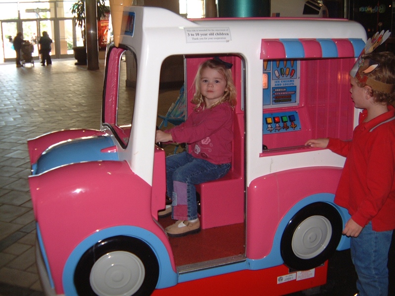2004-12-01 Vale Kyla Mall 21.jpg